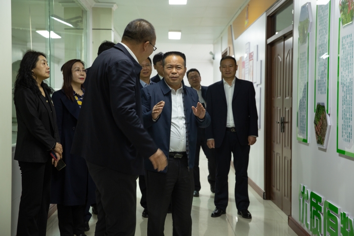 兵团国资委党委书记主任邵春杰到神内公司调研